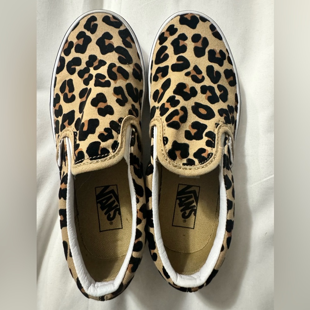 Leopard Youth Vans